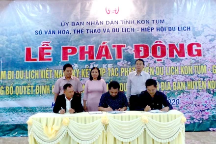 Hiệp hội Du lịch ba tỉnh Kon Tum, Gia Lai và Bình Định ký Biên bản thỏa thuận hợp tác phát triển du lịch.