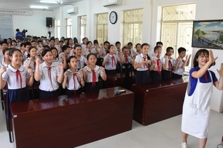 Đông đảo học sinh tham gia chương trình.