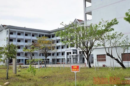 Công dân Việt Nam về từ Canada đang cách ly tập trung tại Trường Trung cấp Cảnh sát nhân dân V (tại Thăng Bình) 