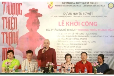 Ê-kíp sáng tạo chia sẻ về nội dung và cách thức dàn dựng vở diễn.