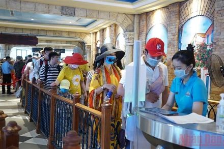 Thực hiện 5K khi du lịch để bảo đảm an toàn cho bản thân và cộng đồng (Ảnh: NDĐT)