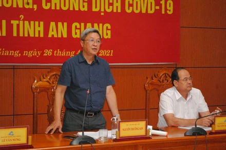Thứ trưởng Nguyễn Trường Sơn phát biểu tại buổi làm việc về công tác phòng, chống Covid-19 tại tỉnh An Giang.