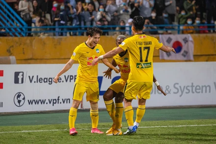 HAGL tiếp tục chiếm ngôi đầu. (Ảnh: HAGL FC)