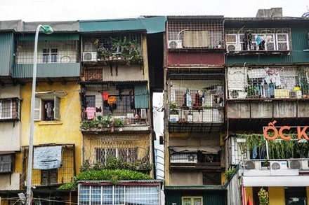 Chung cư G6A Thành Công xuống cấp nghiêm trọng. Ảnh: Ngọc Anh