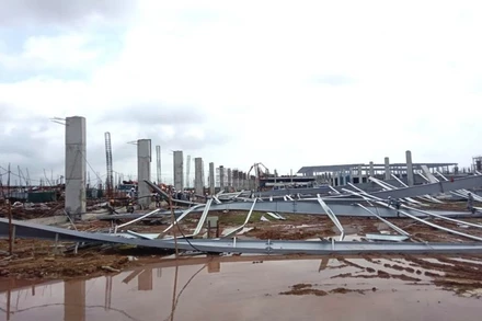 Hiện trường sập nhà xưởng.