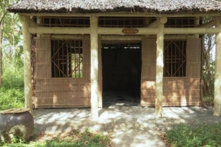 Nhà ở và làm việc của đồng chí Lê Duẩn, Bí thư Xứ ủy Nam Bộ năm 1949 tại Khu Căn cứ Cái Chanh (Bạc Liêu).