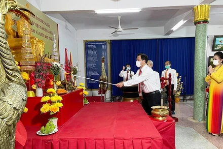 Kiều bào Udon Thani tổ chức Lễ Giỗ tổ Hùng Vương.