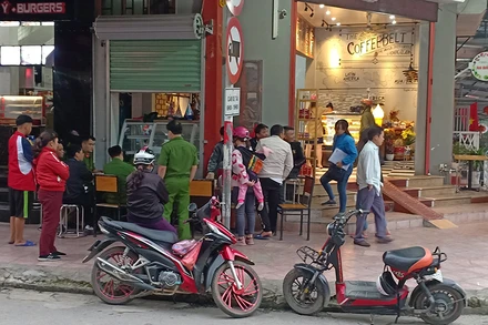 Lực lượng công an xác minh tại nơi xảy ra vụ việc xô xát vào ngày 9-4. 