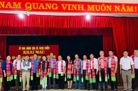 Khai mạc các lớp tập huấn nấu ăn, tập huấn nhóm văn nghệ, tập huấn tiếng anh tại UBND xã Ngọc Chiến.