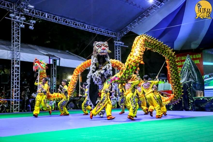 Một cảnh múa rồng truyền thống. (Ảnh: ANH TÚ)