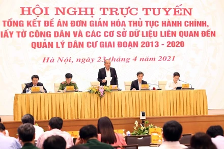 Hội nghị trực tuyến Tổng kết đề án đơn giản hóa thủ tục hành chính, giấy tờ công dân và các cơ sơ dữ liệu liên quan đến quản lý dân cư giai đoạn 2013-2020. Ảnh: VGP.