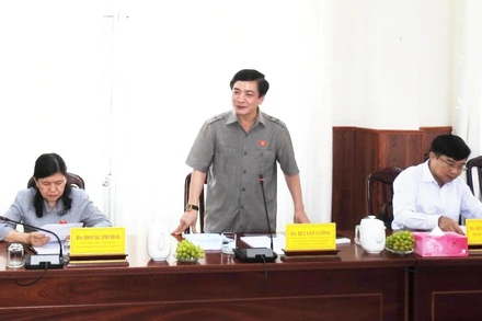 Đồng chí Bùi Văn Cường, Ủy viên T.Ư Đảng, Ủy viên Ủy ban Thường vụ Quốc hội, Tổng Thư ký Quốc hội, Chủ nhiệm Văn phòng Quốc hội, Ủy viên Hội đồng bầu cử quốc gia phát biểu ý kiến tại buổi làm việc với tỉnh Ninh Thuận.