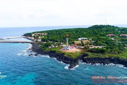 Ảnh chụp từ clip "Việt Nam: Đi Để Yêu! - Bao la biển gọi” 