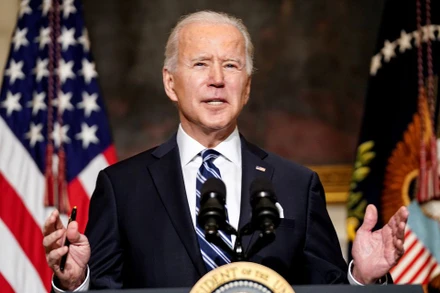 Tổng thống Mỹ Joe Biden phát biểu về việc giải quyết biến đổi khí hậu trước khi ký các quyết định hành động ngày 27-1. Ảnh: Reuters.