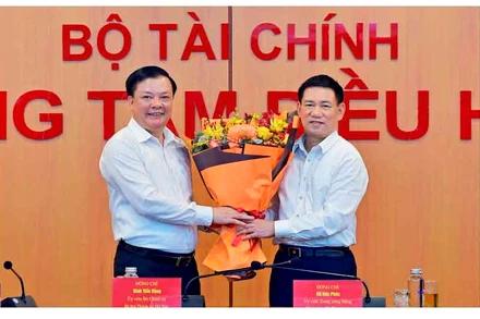 Đồng chí Đinh Tiến Dũng và đồng chí Hồ Đức Phớc.