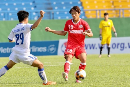 Phương Nam (28) là tác giả của bàn mở tỷ số cho U19 PVF. (Ảnh: VFF)