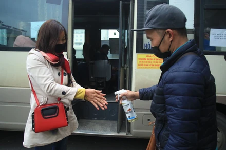 Các bến xe tại Hà Nội thực hiện nghiêm phòng, chống Covid-19.