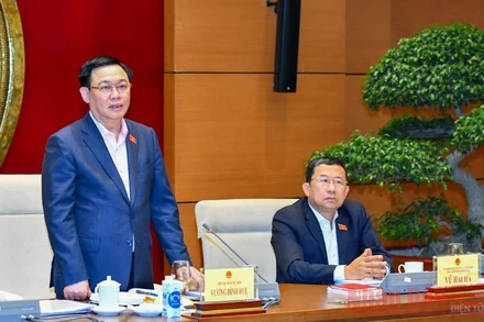 Chủ tịch Quốc hội Vương Đình Huệ phát biểu ý kiến tại buổi làm việc. (Ảnh: Duy Linh)