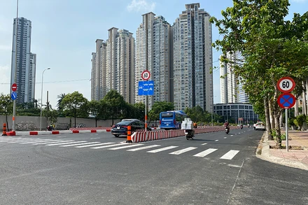 Tuyến đường Nguyễn Hữu Cảnh được thông xe sáng 30-4, kỳ vọng sẽ giải quyết triệt để tình trạng ngập nước, kéo giảm tình trạng ùn tắc giao thông do ngập lụt.