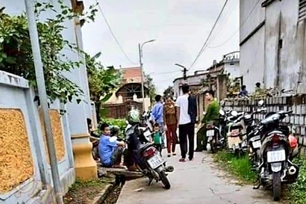 Kẻ thủ ác sau khi gây án đã quay lại nhà nạn nhân với tư cách hàng xóm đến thăm hỏi, chia buồn.