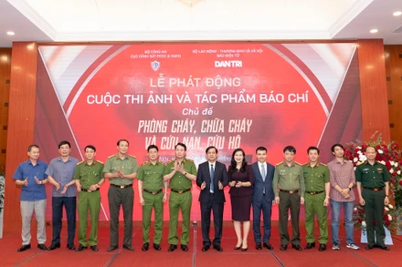 Các đại biểu tham dự phát động cuộc thi. Ảnh: VGP.