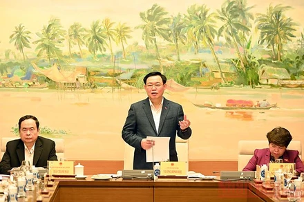 Chủ tịch Quốc hội Vương Đình Huệ phát biểu ý kiến tại buổi làm việc với Ủy ban Về các vấn đề xã hội. Ảnh Duy Linh