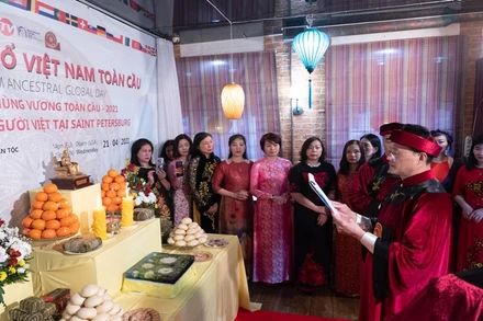 Ông Lê Đình Vũ đọc bài tế Tổ. 