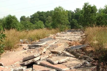 Cưỡng chế hạ tầng tại một thửa đất để phân lô bán nền trái phép ở phường Tam Phước, TP Biên Hòa. (Ảnh minh họa)