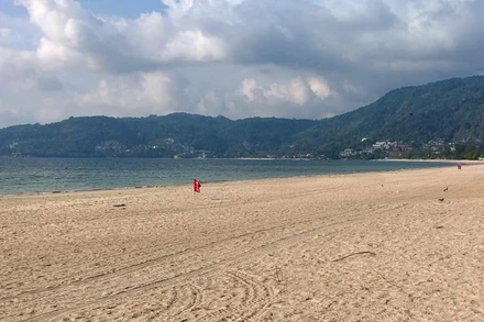 Kế hoạch mở cửa du lịch “Hộp cát Phuket” đang bị làn sóng lây nhiễm Covid-19 mới đe dọa. (Ảnh: Bưu điện Bangkok) 