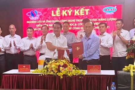 Lễ ký kết hợp tác giữa Viện Hàn lâm Khoa học và Công nghệ Việt Nam và Công ty CP Kỹ thuật Công nghiệp Á Châu.