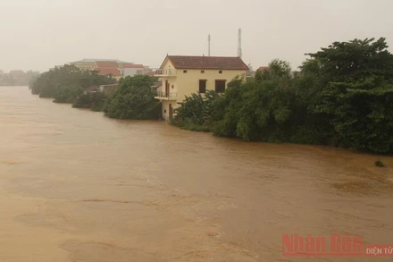 Biến đổi khí hậu gây những tác động lớn tới đời sống người dân (Ảnh minh họa: Nước lũ dâng cao ở Quảng Bình trong đợt mưa lũ nghiêm trọng ở miền trung tháng 10-2020/Hương Giang).