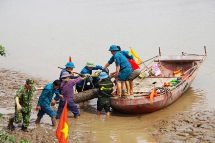 Lực lượng công binh di dời thành công quả bom nặng gần 230kg.