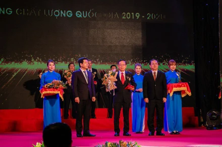 Ông Jiravit Rachatanan- Phó Tổng giám đốc CPV nhận giải vàng VNQA.