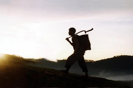 Đôi chân huyền thoại vượt núi, băng rừng.