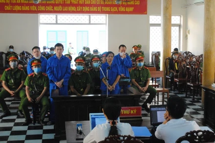 Các bị cáo tại phiên tòa. 