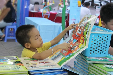 Hội sách Đinh Tị chào mừng Ngày Sách Việt Nam