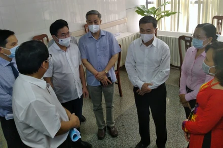 Đoàn công tác Bộ Y tế làm việc tại Sóc Trăng.