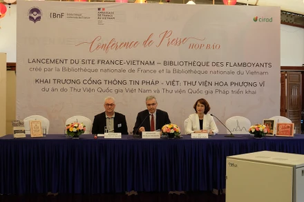 Lễ khai trương thư viện Hoa phượng vĩ.