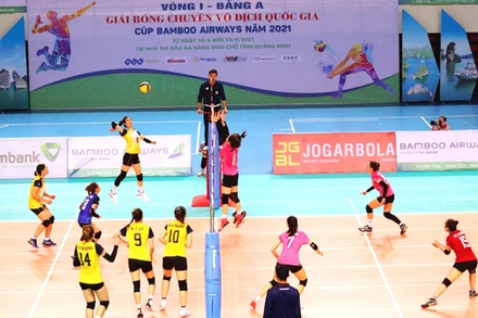 Trận đấu giữa đội Bóng chuyền Than Quảng Ninh và đội Bóng chuyền Vietinbank.