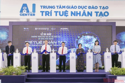Ra mắt chương trình đào tạo Trí tuệ nhân tạo và Công nghệ robot
