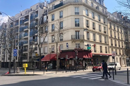 Pháp là một trong số 20 nước bị ảnh hưởng nặng nhất bới đại dịch Covid-19 trên thế giới. Ngành dịch vụ ăn uống và du lịch hy vọng có thể hoạt động trở lại trong tháng 5.