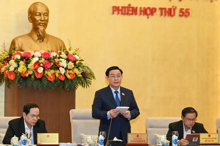 Chủ tịch Quốc hội Vương Đình Huệ phát biểu khai mạc phiên họp. 