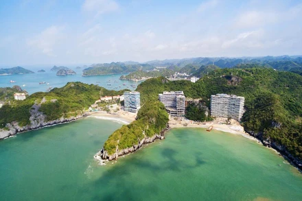 Quần đảo Cát Bà cũng là điểm du lịch trải nghiệm biển đảo hấp dẫn những năm gần đây (Ảnh: Booking.com)