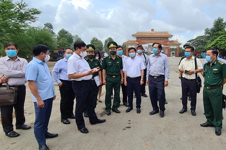 Ban Chỉ đạo quốc gia phòng, chống dịch Covid-19 kiểm tra thực địa tại Cửa khẩu quốc tế Bình Hiệp, thị xã Kiến Tường, tỉnh Long An.