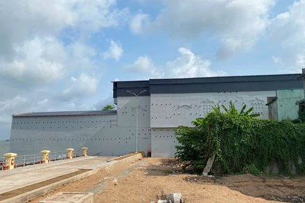 Doanh nghiệp cam kết tháo dỡ nhà yến trong khu sạt lở.