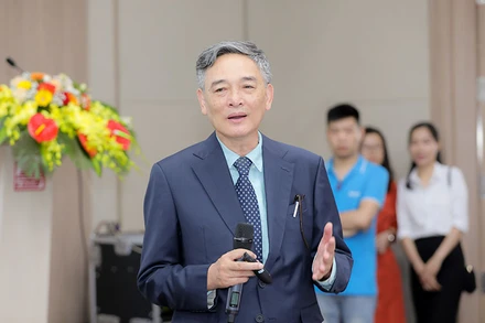 GS, TS Đào Văn Long chia sẻ thông tin khoa học về các bệnh lý tiêu hóa.