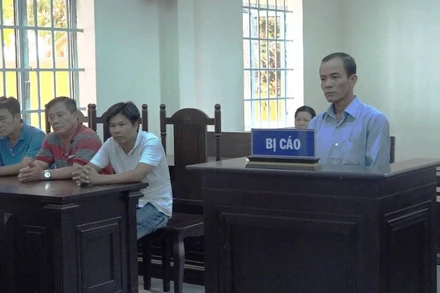 Tuyên phạt bị cáo Nguyễn Văn Học sáu năm tù giam về tội "Tổ chức cho người khác nhập cảnh trái phép".