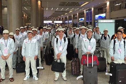 Lao động đi làm việc ở nước ngoài (Ảnh minh họa: Dolab).