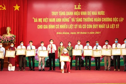 54 mẹ ở Kiên Giang được truy tặng danh hiệu Mẹ Việt Nam Anh hùng.