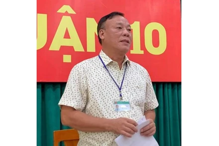 Lãnh đạo UBND quận 10 cung cấp thông tin cho các cơ quan báo chí.